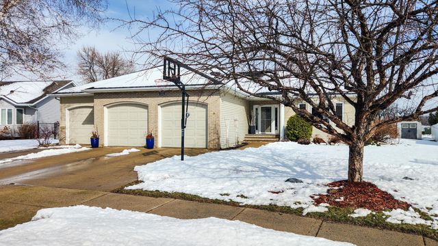 4041 S Rivershore Drive, Moorhead, MN 56560