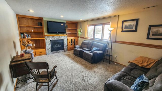 4041 S Rivershore Drive, Moorhead, MN 56560