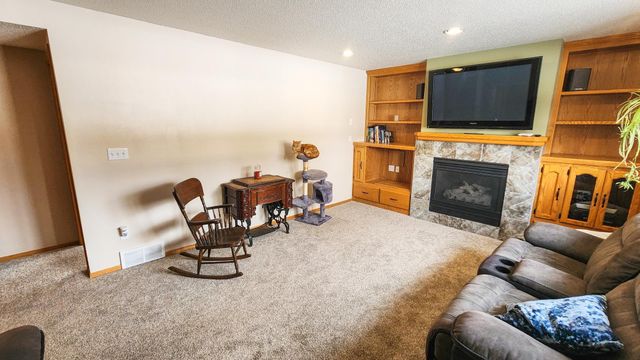 4041 S Rivershore Drive, Moorhead, MN 56560