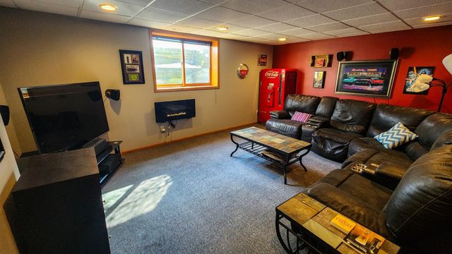 4041 S Rivershore Drive, Moorhead, MN 56560