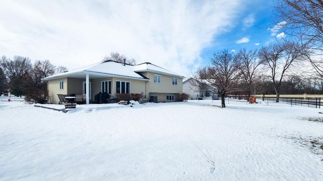 4041 S Rivershore Drive, Moorhead, MN 56560