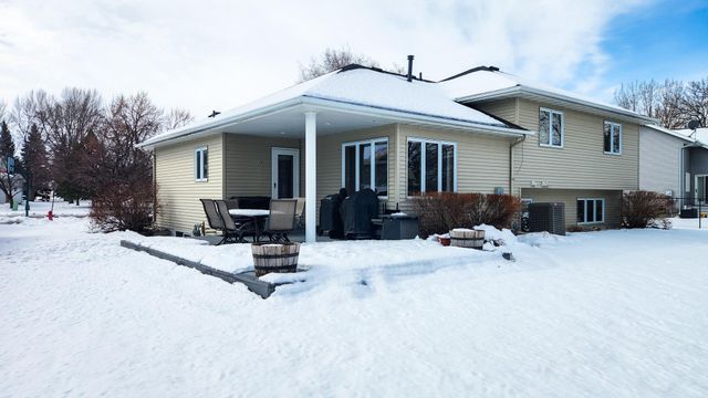 4041 S Rivershore Drive, Moorhead, MN 56560