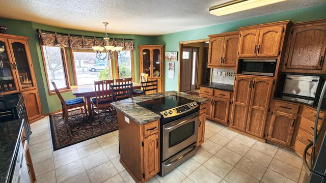4041 S Rivershore Drive, Moorhead, MN 56560
