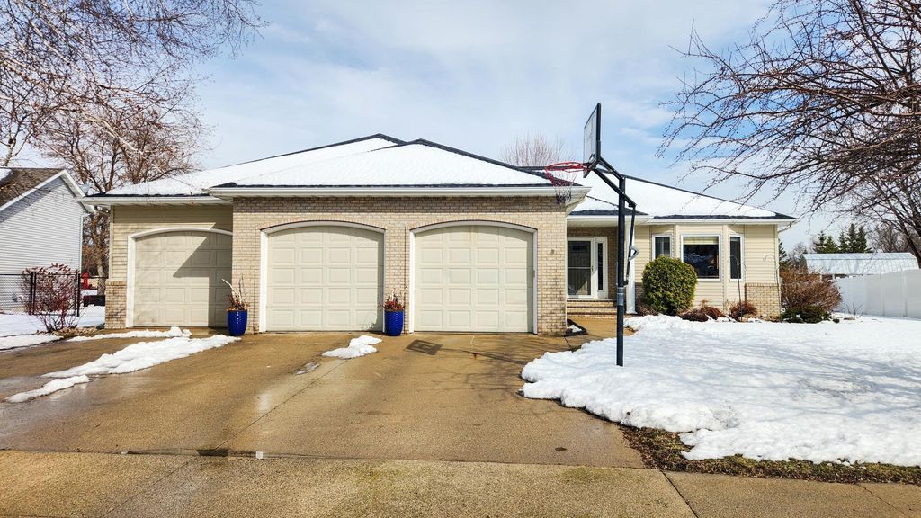 4041 S Rivershore Drive, Moorhead, MN 56560