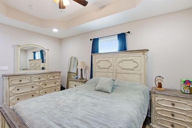 77 Larkspur Ct, Tullahoma, TN 37388