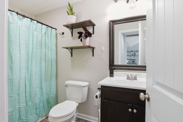 77 Larkspur Ct, Tullahoma, TN 37388