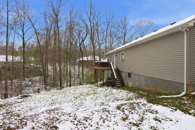 77 Larkspur Ct, Tullahoma, TN 37388