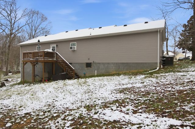 77 Larkspur Ct, Tullahoma, TN 37388