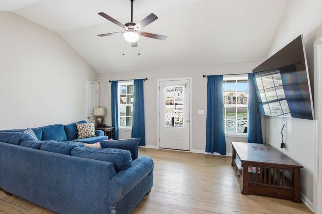 77 Larkspur Ct, Tullahoma, TN 37388