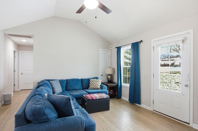 77 Larkspur Ct, Tullahoma, TN 37388