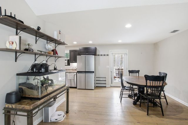 77 Larkspur Ct, Tullahoma, TN 37388