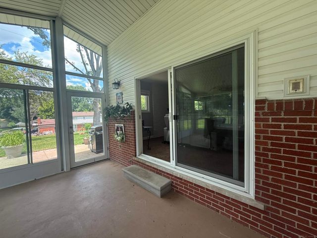 4055 Sandy Creek Drive, Utica, MI 48316