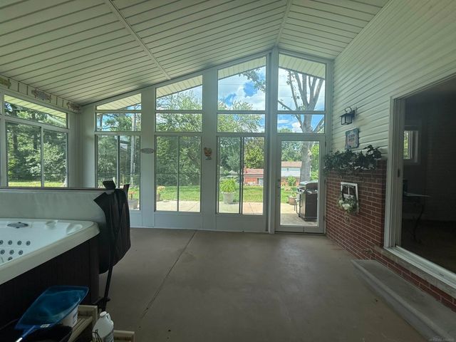 4055 Sandy Creek Drive, Utica, MI 48316