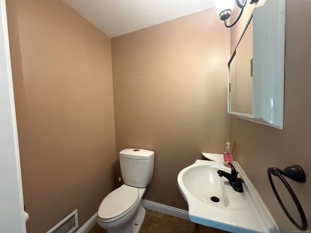 4055 Sandy Creek Drive, Utica, MI 48316