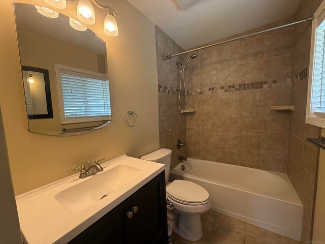 4055 Sandy Creek Drive, Utica, MI 48316