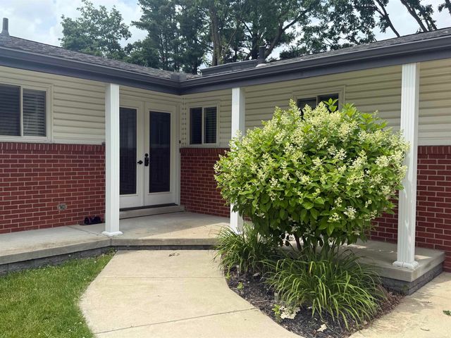 4055 Sandy Creek Drive, Utica, MI 48316