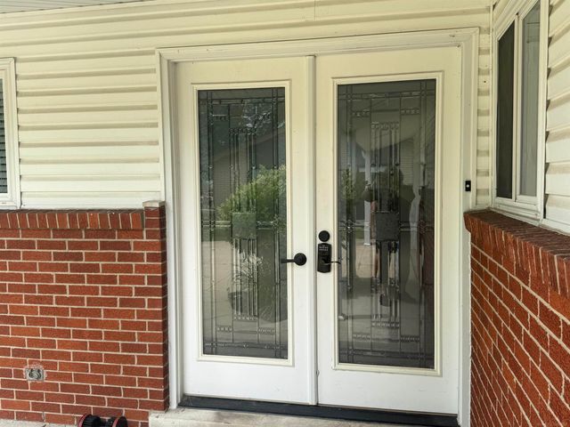 4055 Sandy Creek Drive, Utica, MI 48316