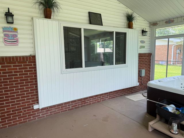 4055 Sandy Creek Drive, Utica, MI 48316