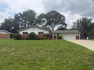 4055 Sandy Creek Drive, Utica, MI 48316