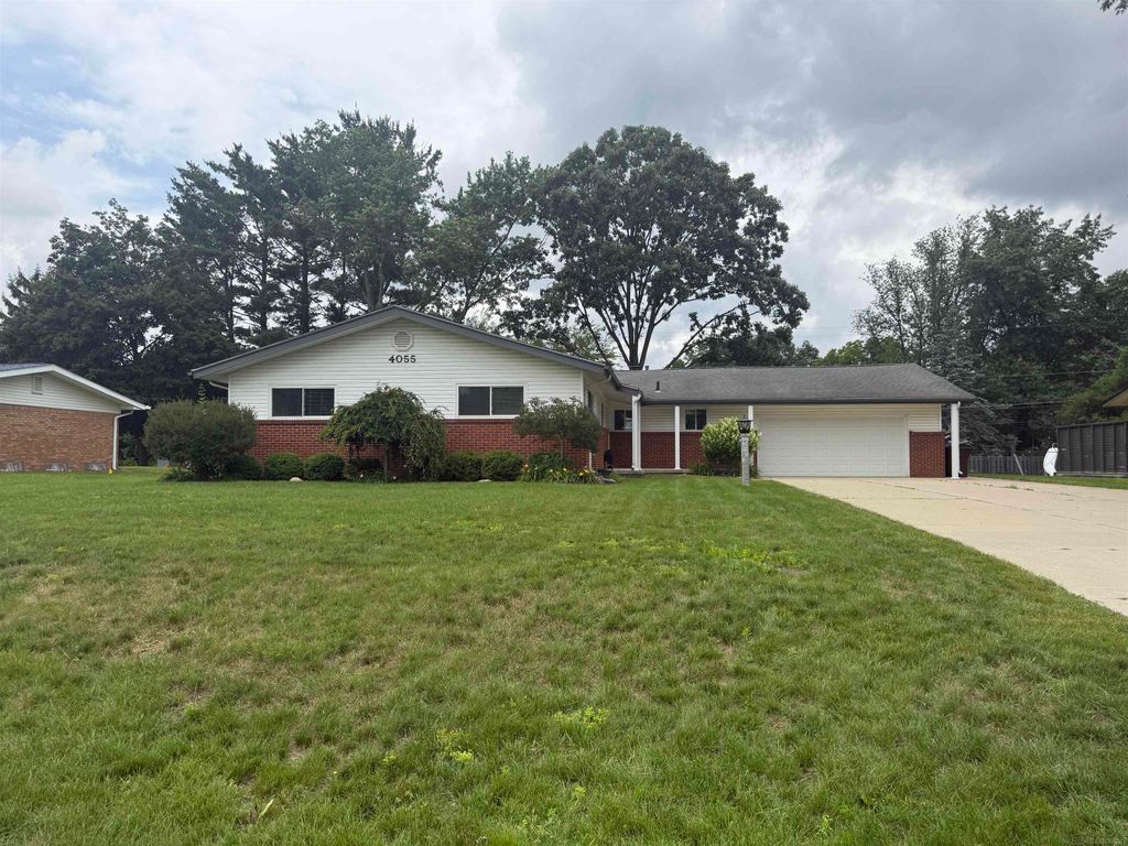 4055 Sandy Creek Drive, Utica, MI 48316