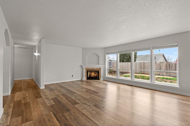 1642 Hollyhock Drive, Medford, OR 97504