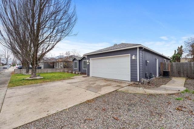 1642 Hollyhock Drive, Medford, OR 97504