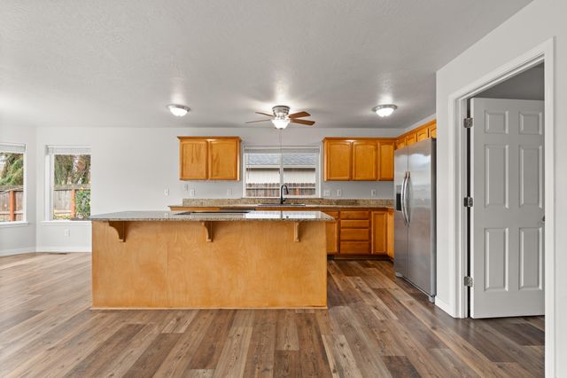 1642 Hollyhock Drive, Medford, OR 97504