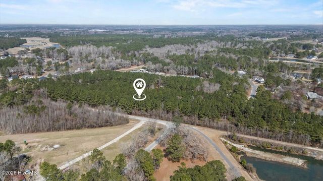 121 W Grandiflora Drive, Wallace, NC 28466