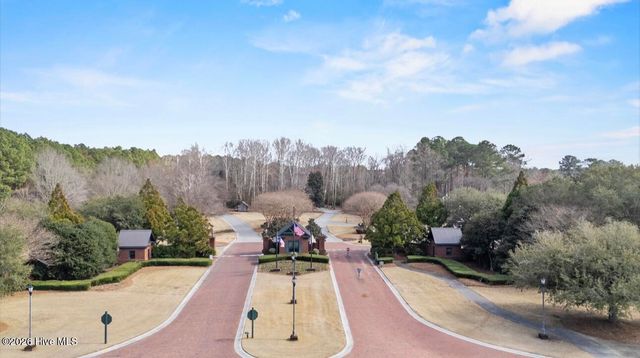 121 W Grandiflora Drive, Wallace, NC 28466