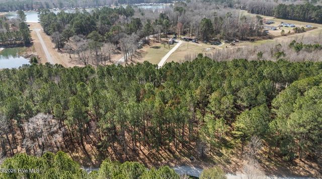 121 W Grandiflora Drive, Wallace, NC 28466