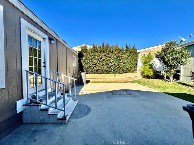 23301 Ridge Route Drive 26, Laguna Hills, CA 92653