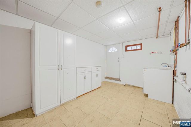 172 Chestnut Street, Newark, NJ 07105