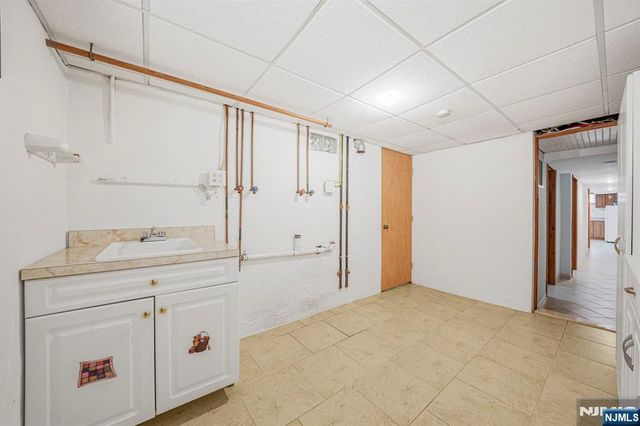 172 Chestnut Street, Newark, NJ 07105