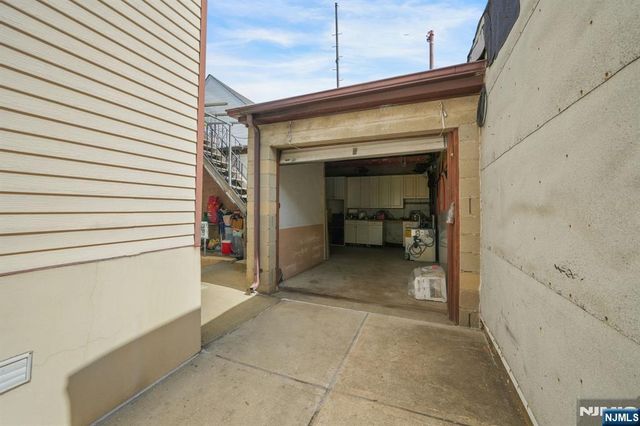 172 Chestnut Street, Newark, NJ 07105