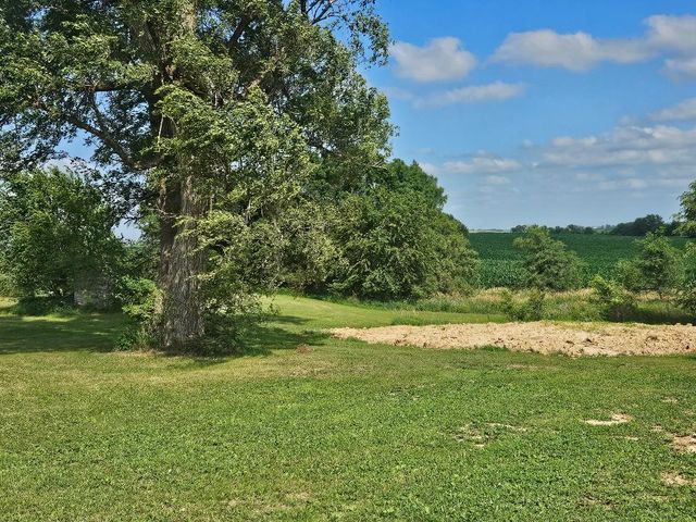 7578 11th Avenue Drive, Belle Plaine, IA 52208