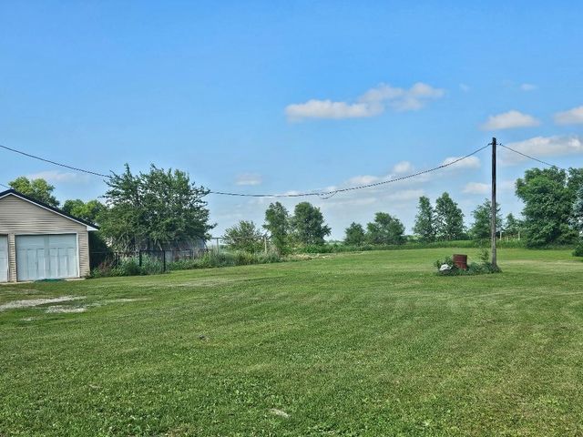 7578 11th Avenue Drive, Belle Plaine, IA 52208