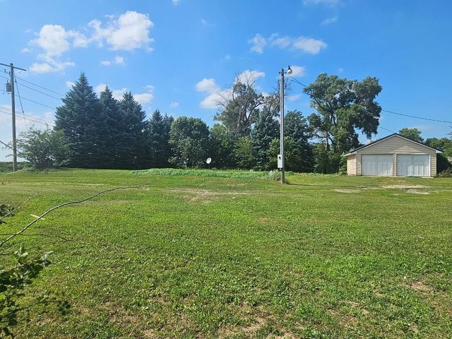 7578 11th Avenue Drive, Belle Plaine, IA 52208