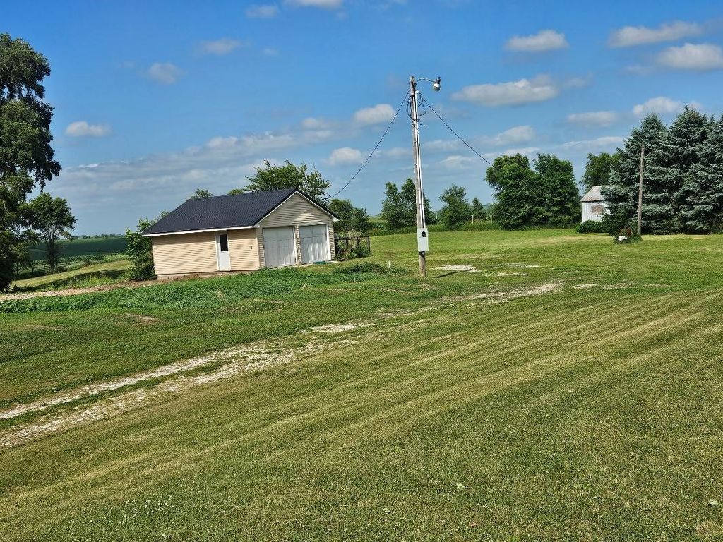 7578 11th Avenue Drive, Belle Plaine, IA 52208