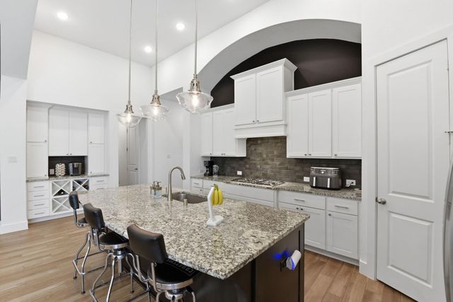 222 Promontory Court, Montgomery, TX 77316