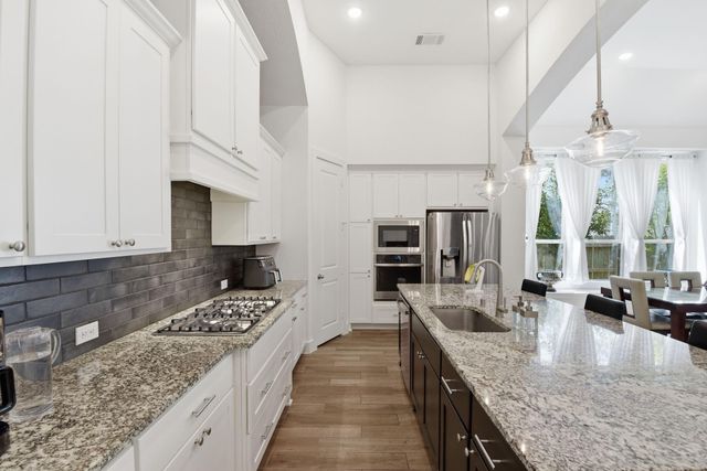 222 Promontory Court, Montgomery, TX 77316