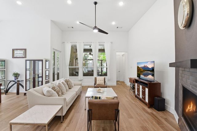 222 Promontory Court, Montgomery, TX 77316