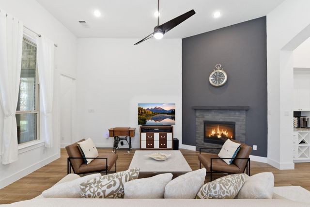 222 Promontory Court, Montgomery, TX 77316