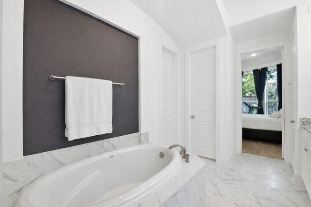 222 Promontory Court, Montgomery, TX 77316