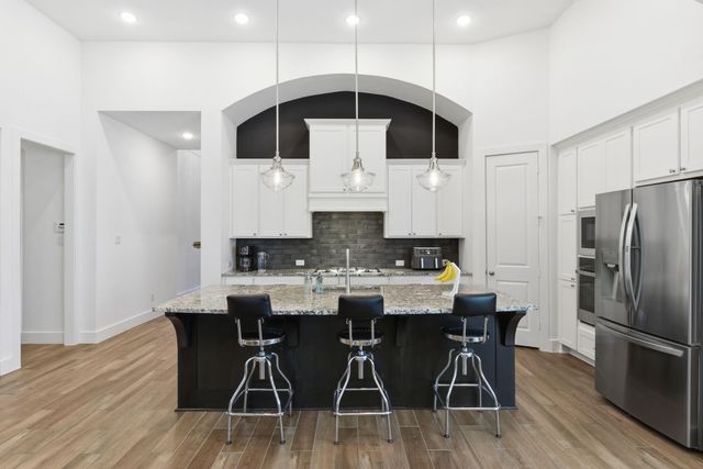 222 Promontory Court, Montgomery, TX 77316