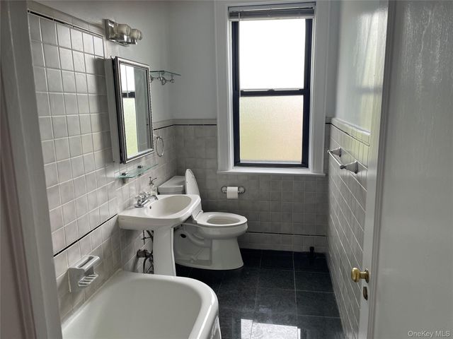 222 7th Street 3C, Garden City, NY 11530
