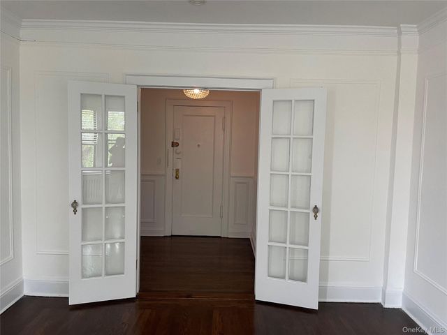 222 7th Street 3C, Garden City, NY 11530