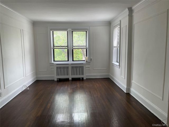 222 7th Street 3C, Garden City, NY 11530