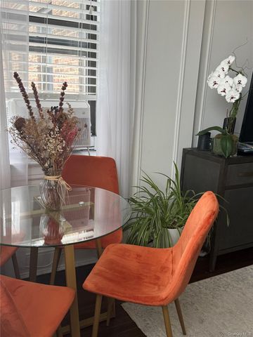 222 7th Street 3C, Garden City, NY 11530