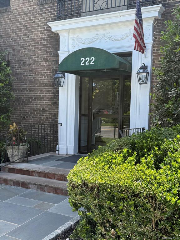 222 7th Street 3C, Garden City, NY 11530