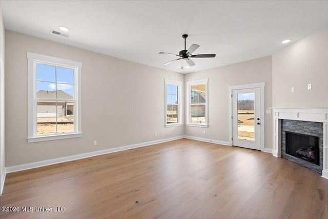 457 Sunflower Street, Nesbit, MS 38651